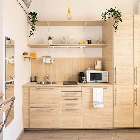 A Yellow Touch - Modern Studio In Isola Milano Buitenkant foto