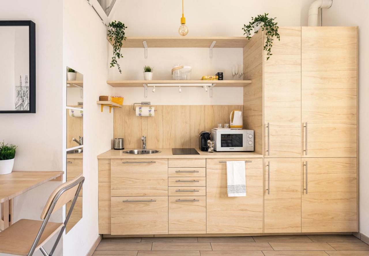 A Yellow Touch - Modern Studio In Isola Milano Buitenkant foto