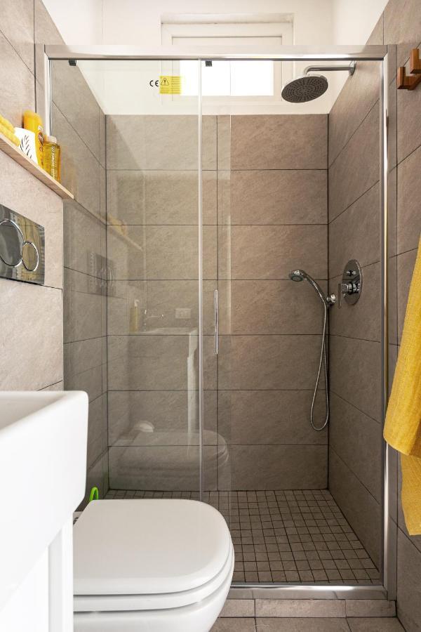 A Yellow Touch - Modern Studio In Isola Milano Buitenkant foto