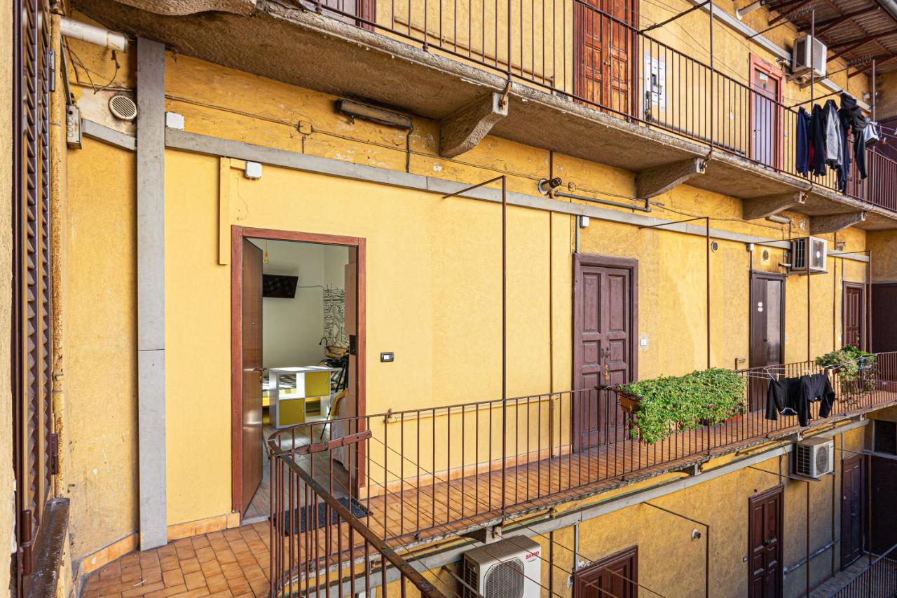 A Yellow Touch - Modern Studio In Isola Milano Buitenkant foto
