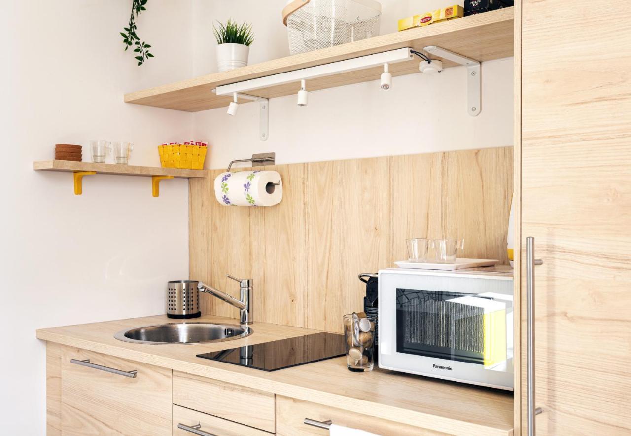 A Yellow Touch - Modern Studio In Isola Milano Buitenkant foto