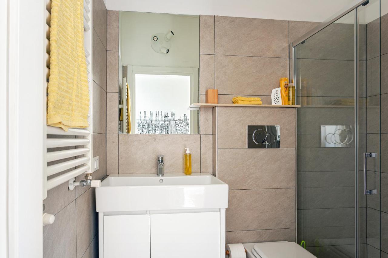 A Yellow Touch - Modern Studio In Isola Milano Buitenkant foto