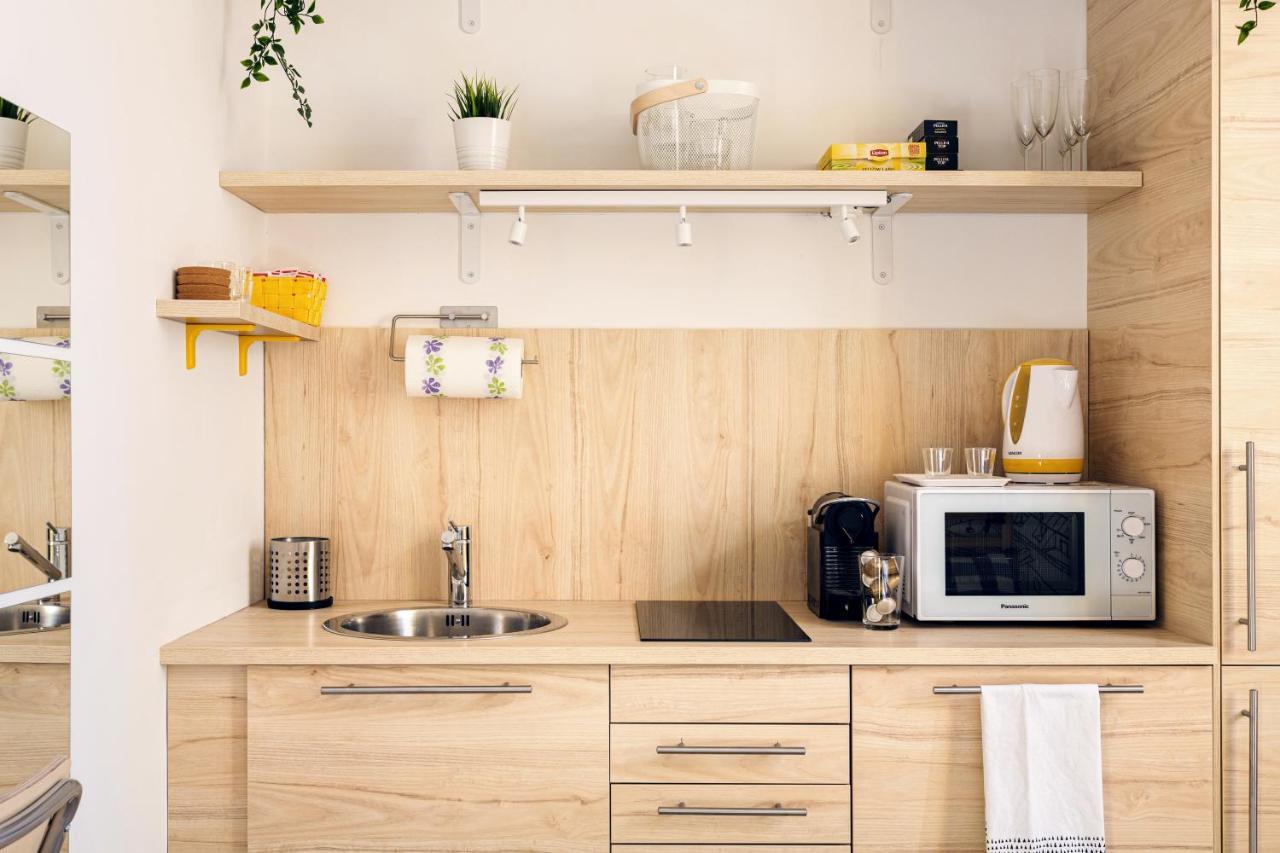 A Yellow Touch - Modern Studio In Isola Milano Buitenkant foto